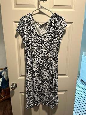 Rachel Zoe Black and White Animal Print V-Neck Short Sleeve Midi Dress Size 1X